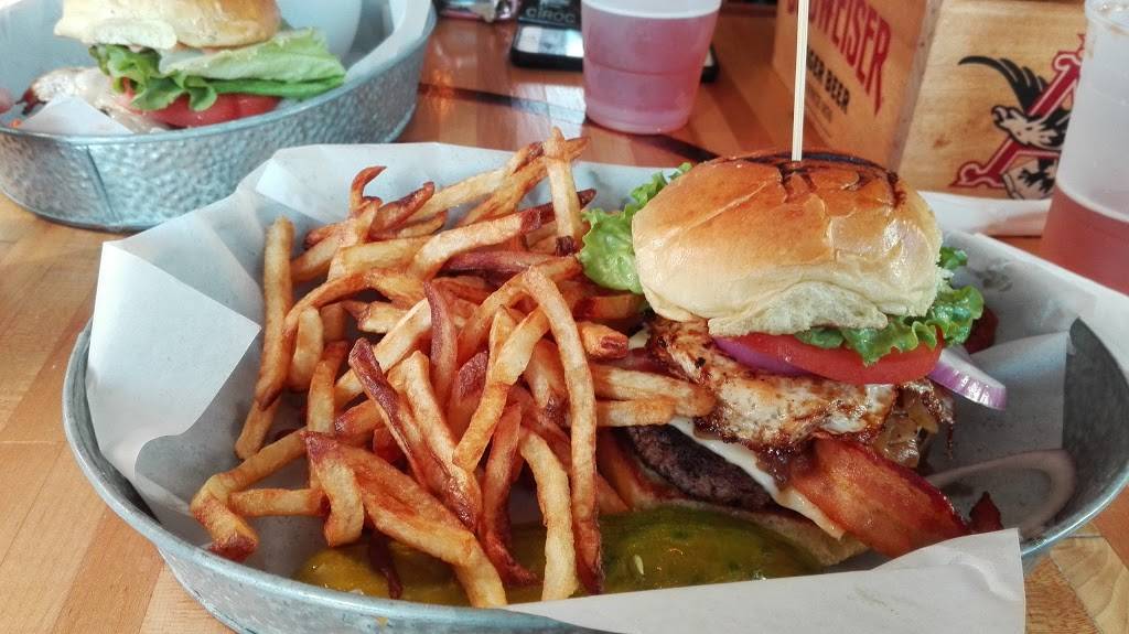 The Goat Restaurant and Whiskey Bar | restaurant | 20 L St, Hampton, NH 03842, USA | 6036016928 OR +1 603-601-6928