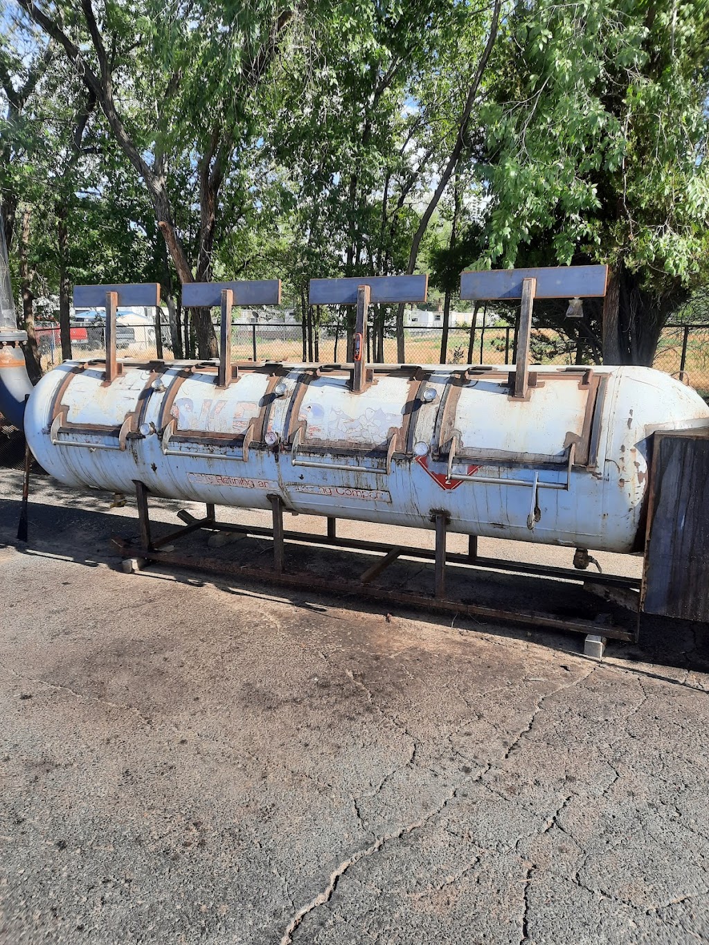 Snooks Bottom Barbecue | restaurant | 555 1/2 US-50, Grand Junction, CO 81503, USA | 9709858330 OR +1 970-985-8330