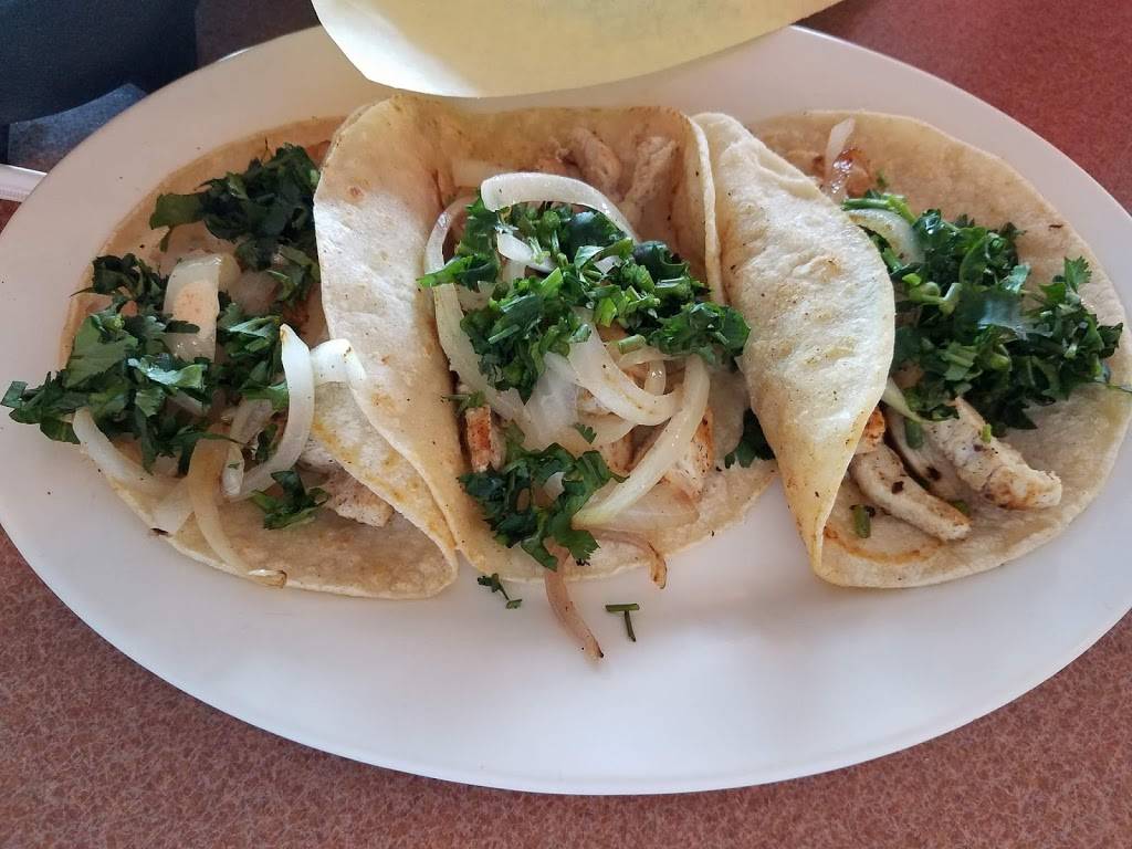 Super Tortas y Antojitos Los Chinelos | restaurant | 1730 W Randol Mill Rd #146, Arlington, TX 76012, USA | 8177953977 OR +1 817-795-3977