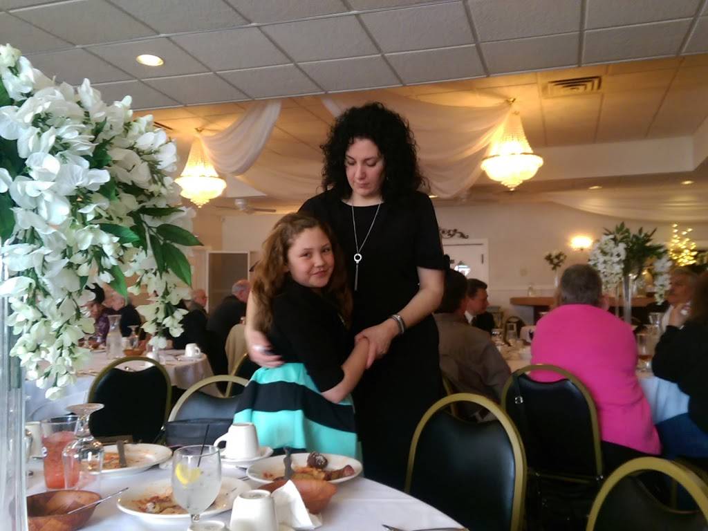 Club Monarch | restaurant | 16 Erie St, Yorkville, NY 13495, USA | 3157369359 OR +1 315-736-9359