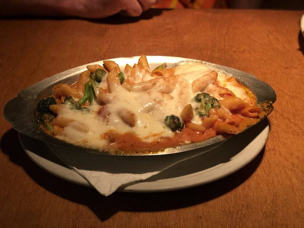 Dominicks Italian Restaurant | meal delivery | 477 N Oxnard Blvd, Oxnard, CA 93030, USA | 8054837933 OR +1 805-483-7933