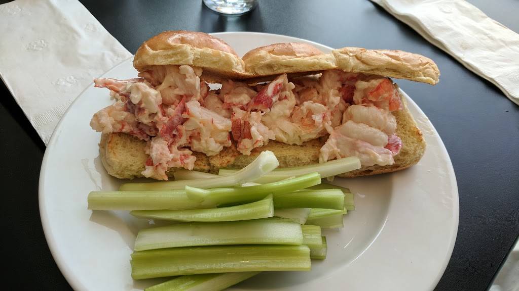 308 Lakeside | restaurant | 308 E Main St, East Brookfield, MA 01515, USA | 7744498333 OR +1 774-449-8333