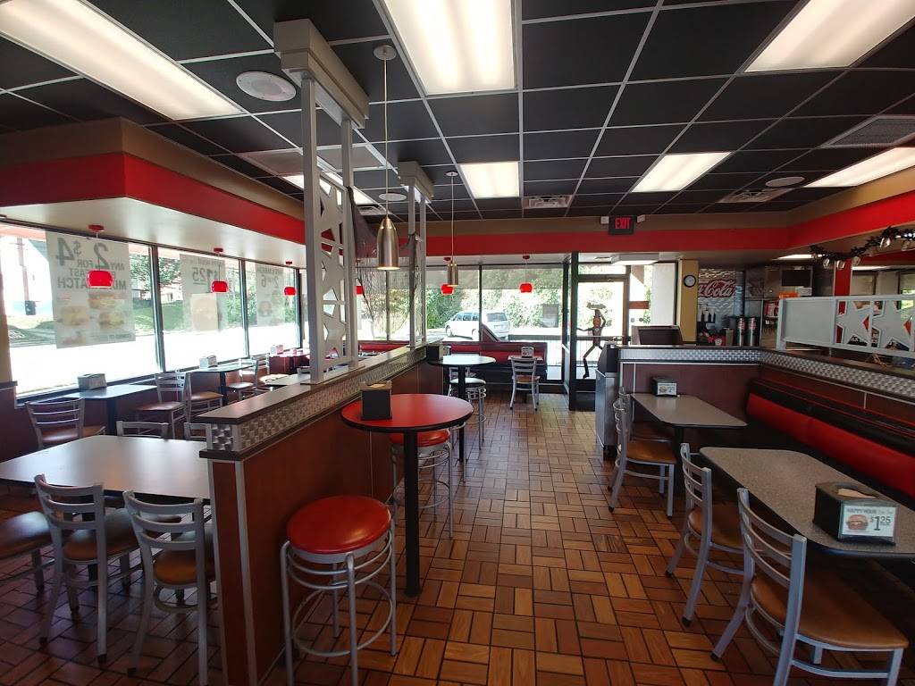 Hardees | restaurant | 528 N Main St, Pearisburg, VA 24134, USA | 5409212503 OR +1 540-921-2503
