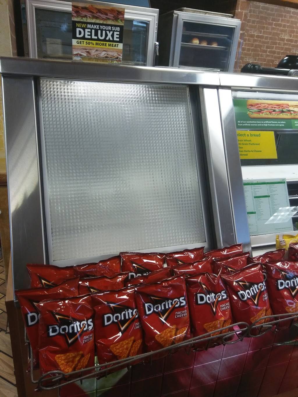 Subway | restaurant | 101 W Main St, Apopka, FL 32703, USA | 4078801131 OR +1 407-880-1131