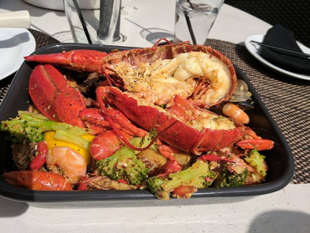 Capri Seafood | restaurant | 58 De Pasquale Ave, Providence, RI 02903, USA | 4019962223 OR +1 401-996-2223