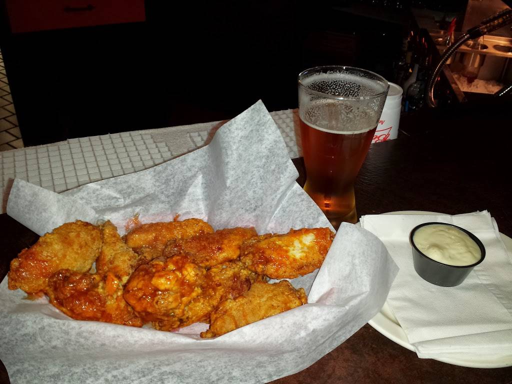 Joes Knight Hawk Restaurant | restaurant | 1002 W Bremer Ave, Waverly, IA 50677, USA | 3193522862 OR +1 319-352-2862