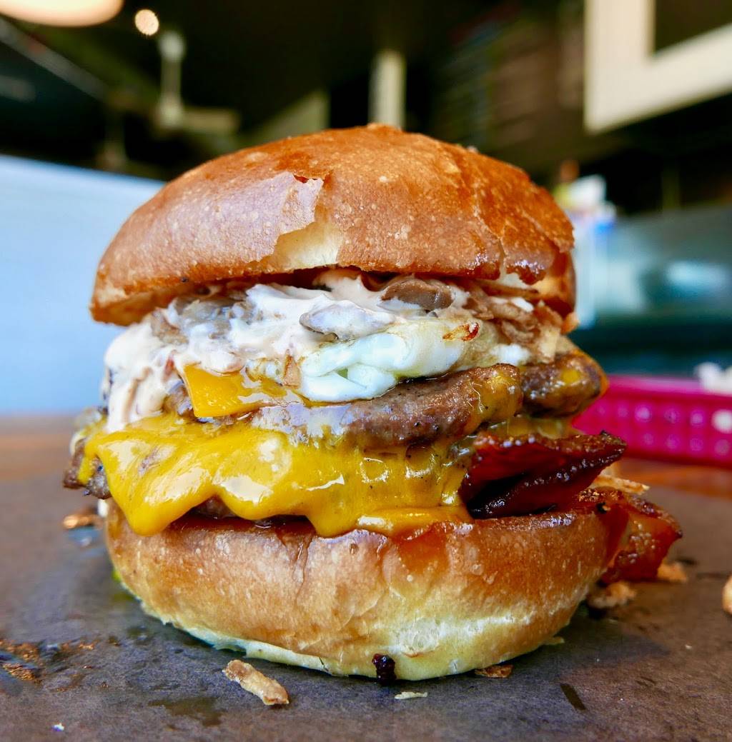 Woodys Burgers | restaurant | 3795 Lake Shore Blvd W, Etobicoke, ON M8W 1R2, Canada | 4165462093 OR +1 416-546-2093