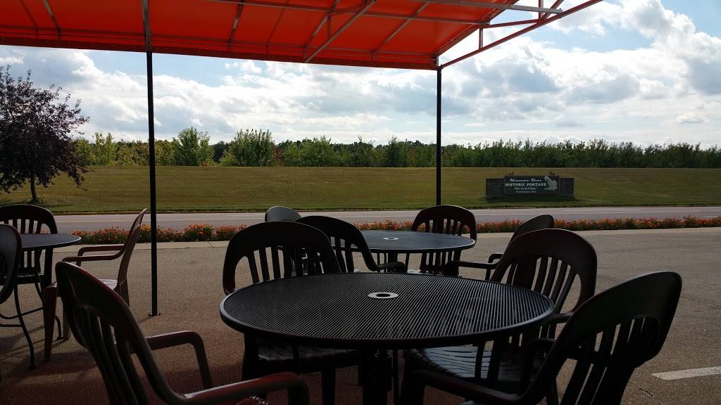 A&W Restaurant | restaurant | 717 E Wisconsin St, Portage, WI 53901, USA | 6087425759 OR +1 608-742-5759