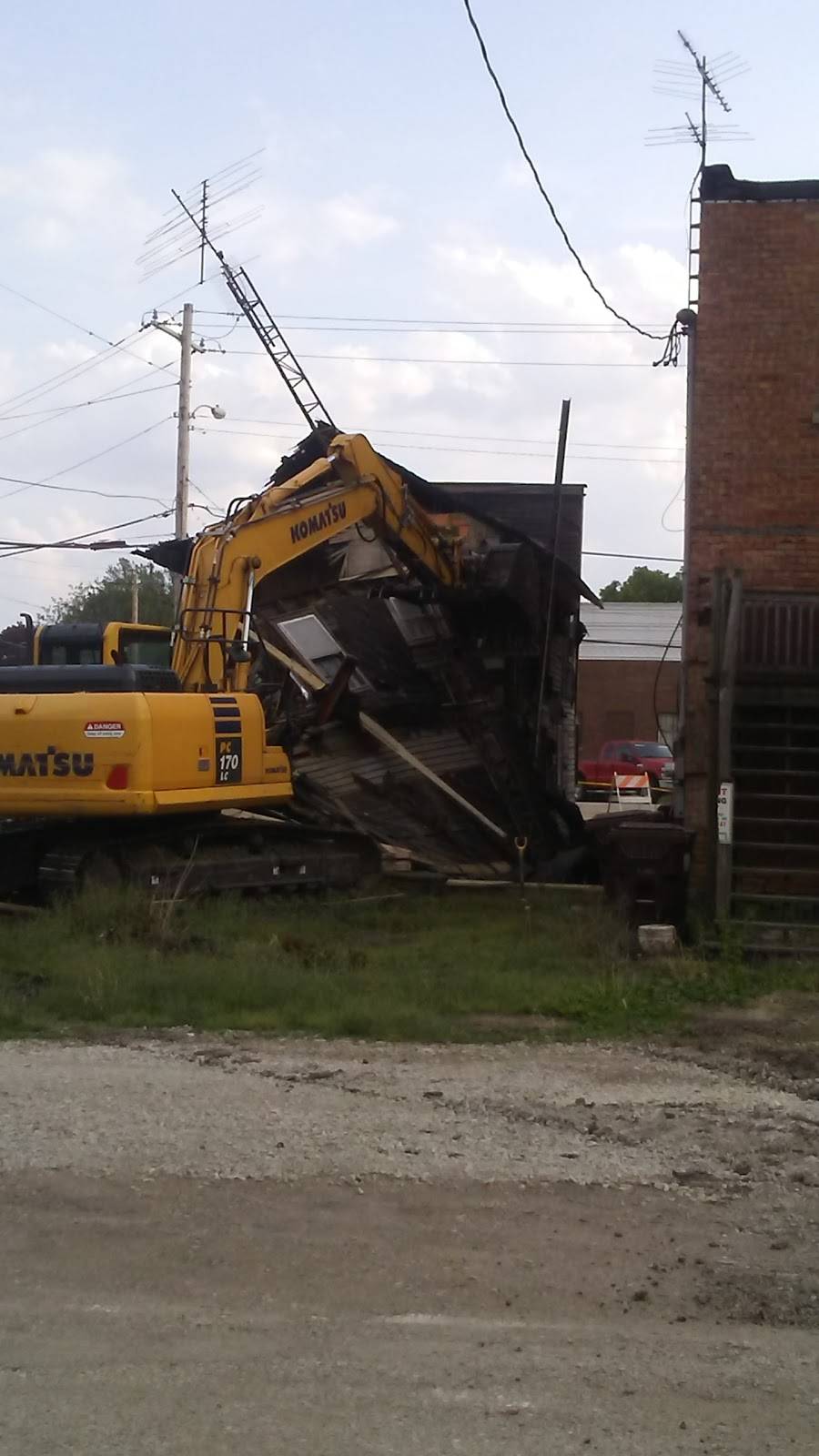 Ashkum Coliseum | restaurant | 117 E Main St, Ashkum, IL 60911, USA | 2174806691 OR +1 217-480-6691