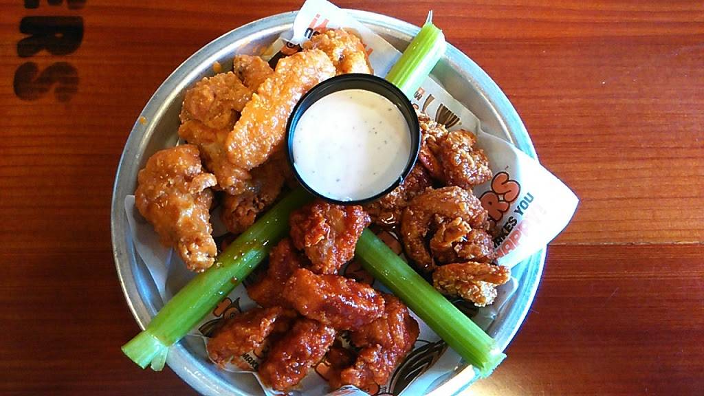 Hooters | restaurant | 3541 Truxel Rd, Sacramento, CA 95834, USA | 9169299464 OR +1 916-929-9464