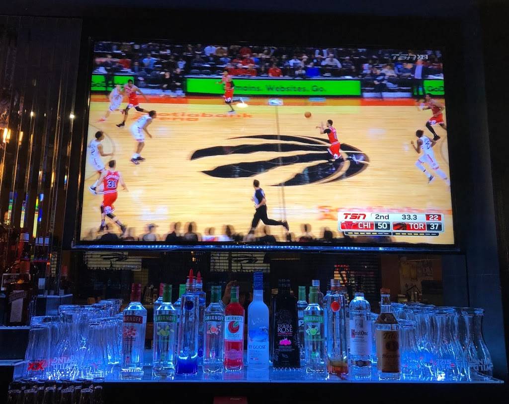 Wild Wing Toronto Bayview | restaurant | 666 Millwood Rd, Toronto, ON M4S 1K8, Canada | 4169019464 OR +1 416-901-9464