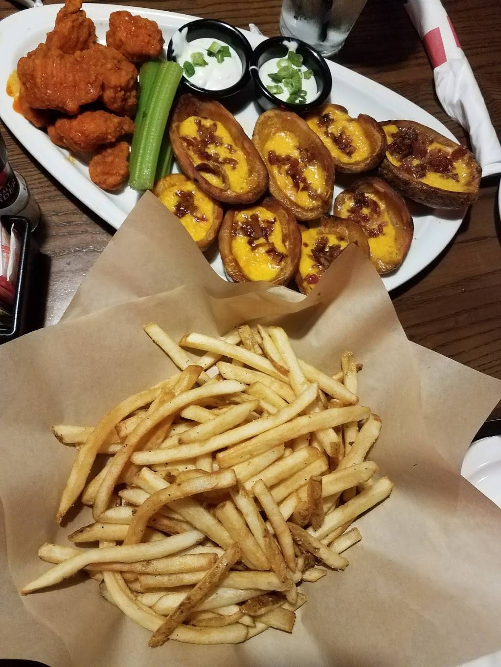 TGI Fridays | restaurant | 2515 W Memorial Rd, Oklahoma City, OK 73134, USA | 4057492515 OR +1 405-749-2515