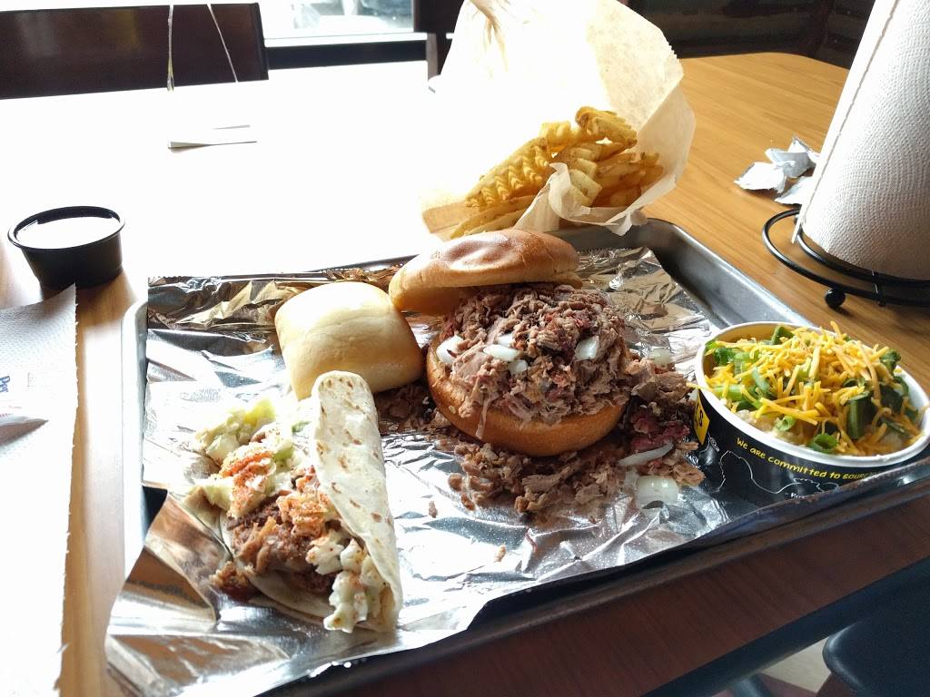 Dickeys Barbecue Pit | restaurant | 8113 Moores Ln Ste 1900, Brentwood, TN 37027, USA | 6156222818 OR +1 615-622-2818