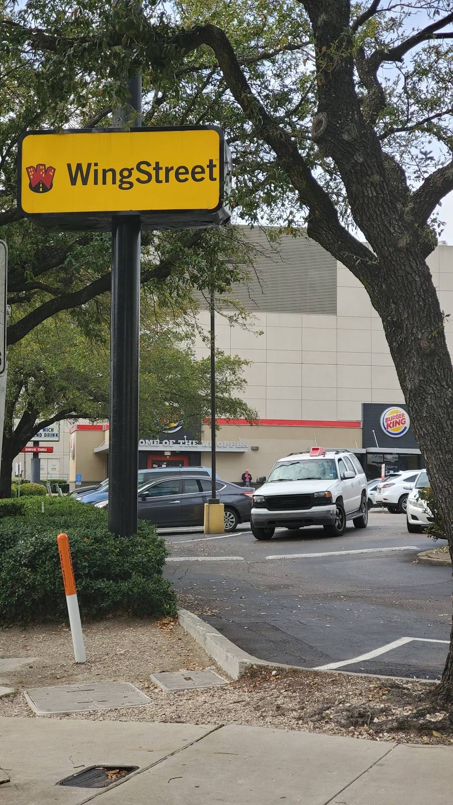 Pizza Hut | meal delivery | 2100 W Holcombe Blvd, Houston, TX 77030, USA | 7135212266 OR +1 713-521-2266