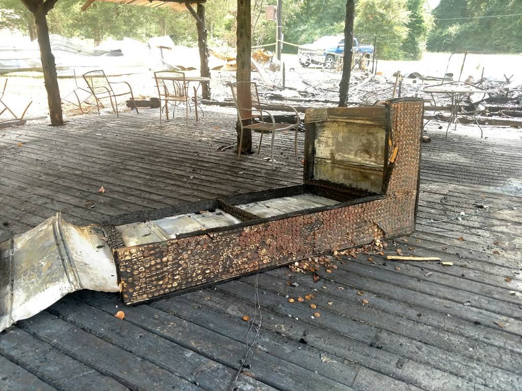 The LakeHouse Tavern | restaurant | 3288 Rock Springs Rd, Lavonia, GA 30553, USA | 7048076908 OR +1 704-807-6908