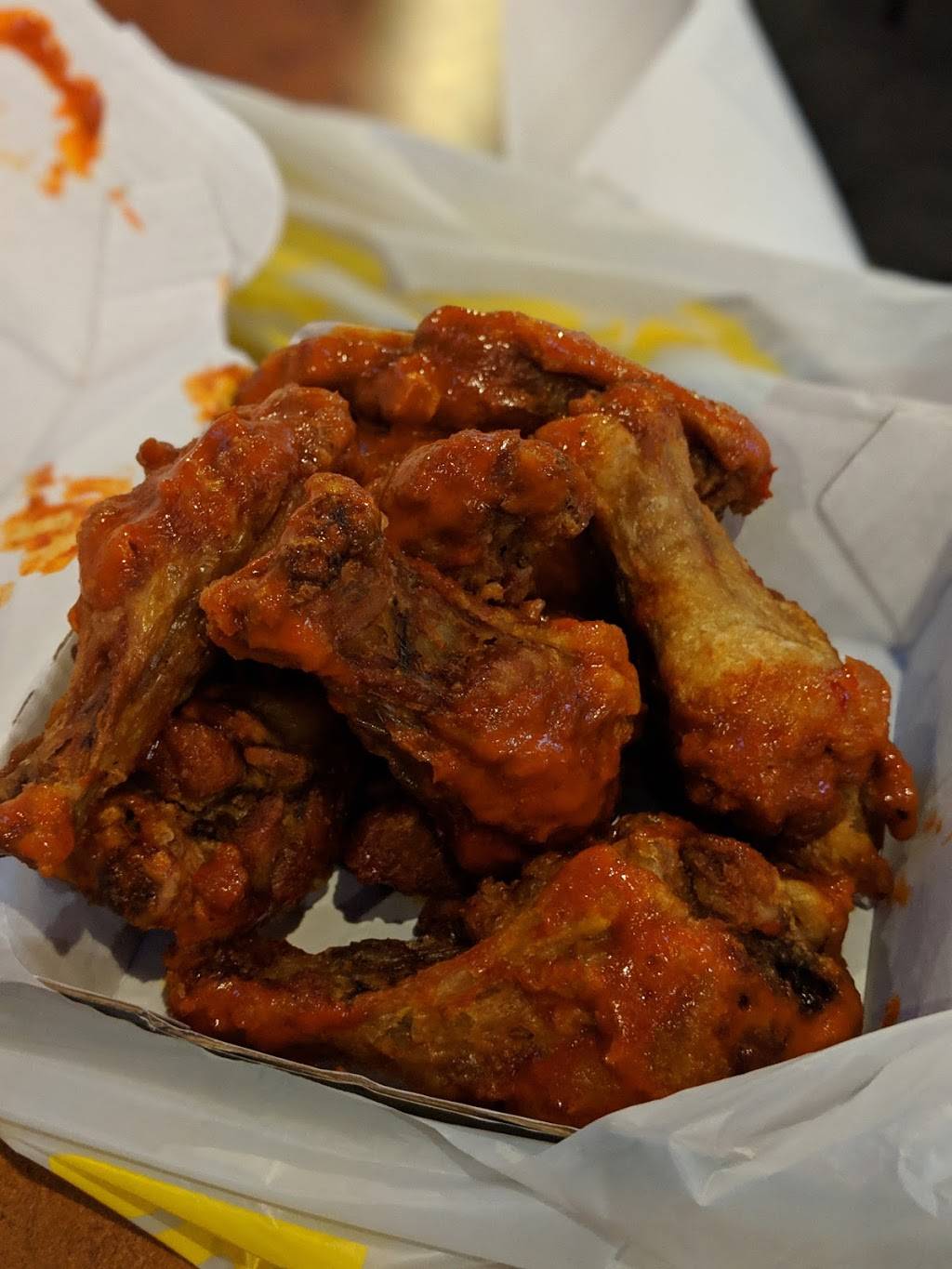 Buffalo Wild Wings | restaurant | 737 Merrick Ave, Westbury, NY 11590, USA | 5167949453 OR +1 516-794-9453