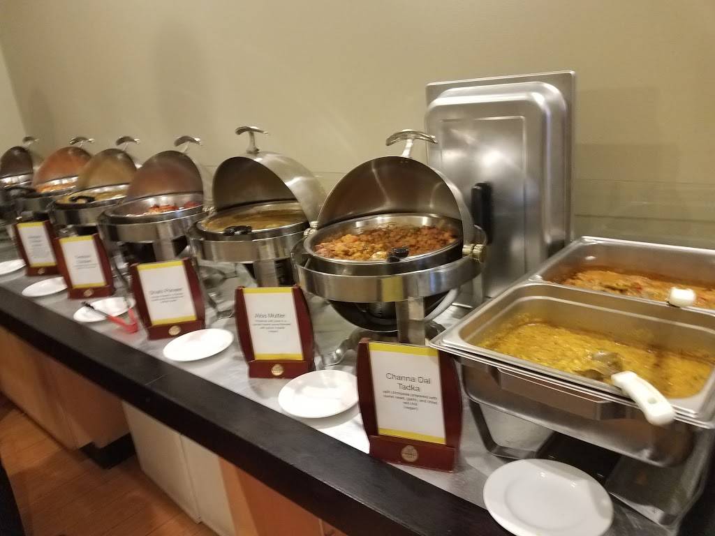 Pepper Club | restaurant | 5639 Stone Rd, Centreville, VA 20120, USA | 7035437171 OR +1 703-543-7171