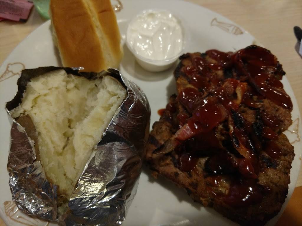 Smokeys Family Restaurant & Tap | restaurant | 205 Washington St, Republic, OH 44867, USA | 4195854027 OR +1 419-585-4027