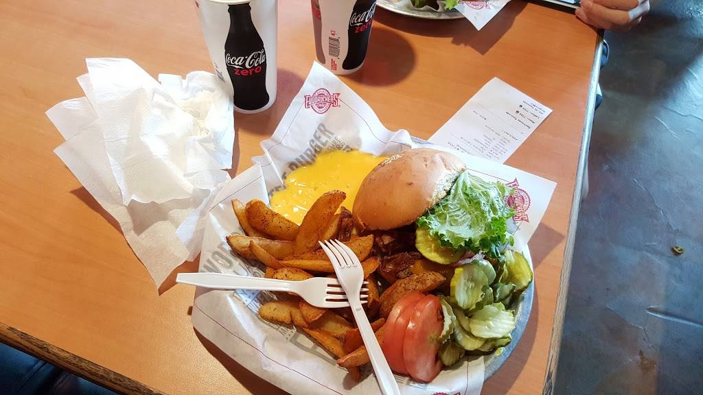 Fuddruckers | restaurant | 819 Ellsworth Dr, Silver Spring, MD 20910, USA | 2404505990 OR +1 240-450-5990