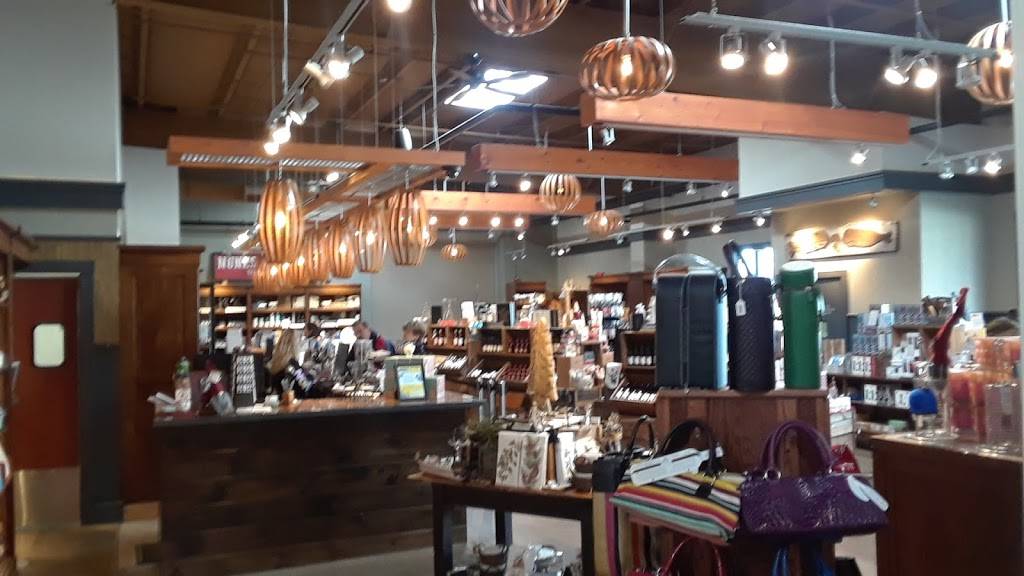 Newport Vineyards | cafe | 909 E Main Rd, Middletown, RI 02842, USA | 4018485161 OR +1 401-848-5161