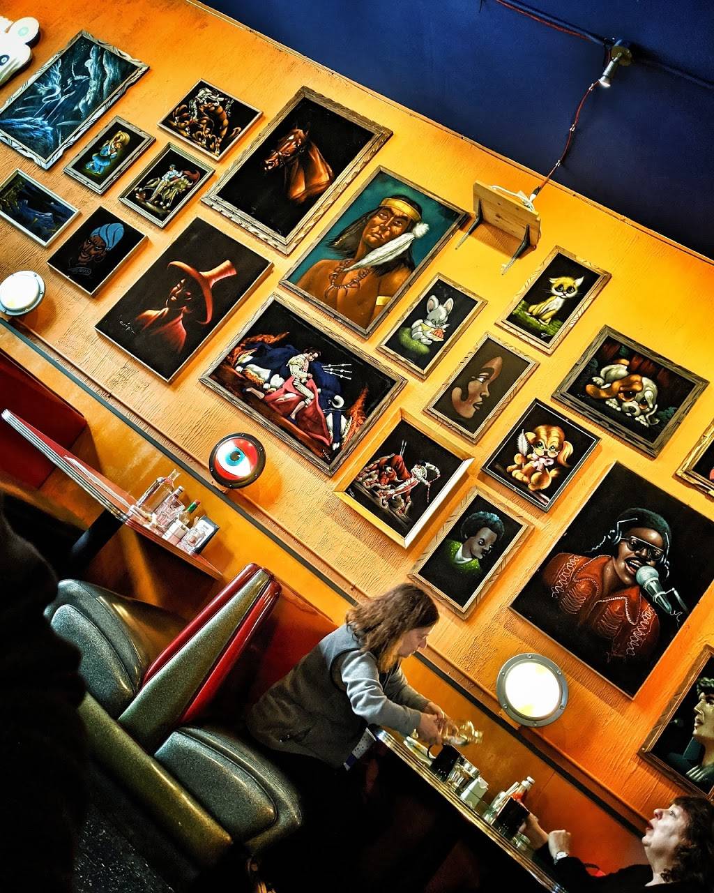 Cyclops | restaurant | 2421 1st Ave, Seattle, WA 98121, USA | 2064411677 OR +1 206-441-1677