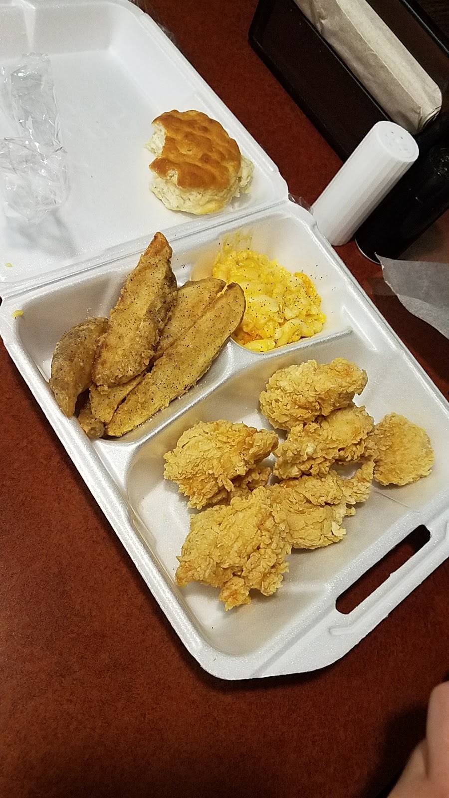 Lees Famous Recipe Chicken | restaurant | 5940 Far Hills Ave, Dayton, OH 45429, USA | 9374392788 OR +1 937-439-2788