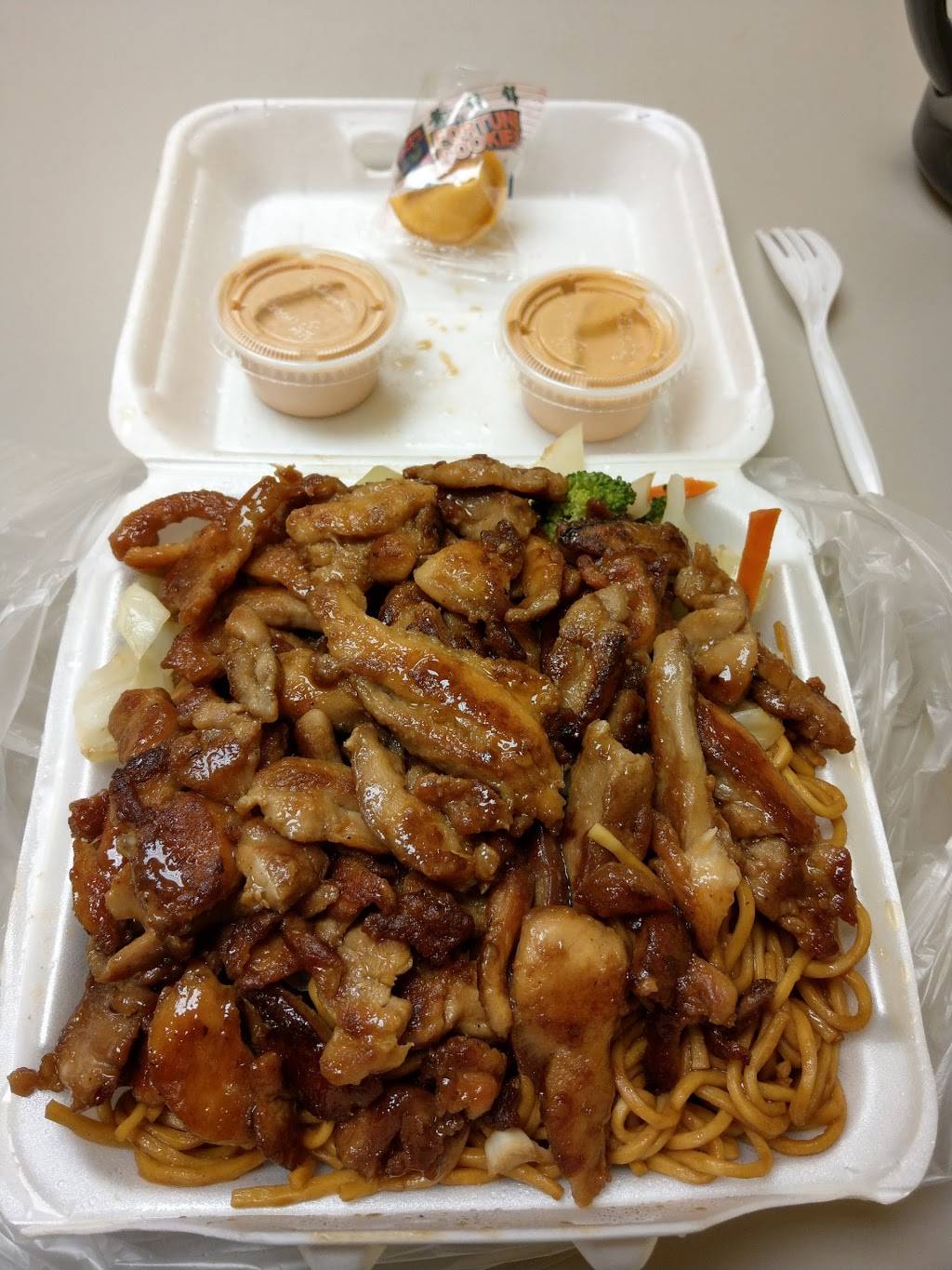 Red Apple | restaurant | 104 W Jersey St, Elizabeth, NJ 07202, USA | 9082896800 OR +1 908-289-6800