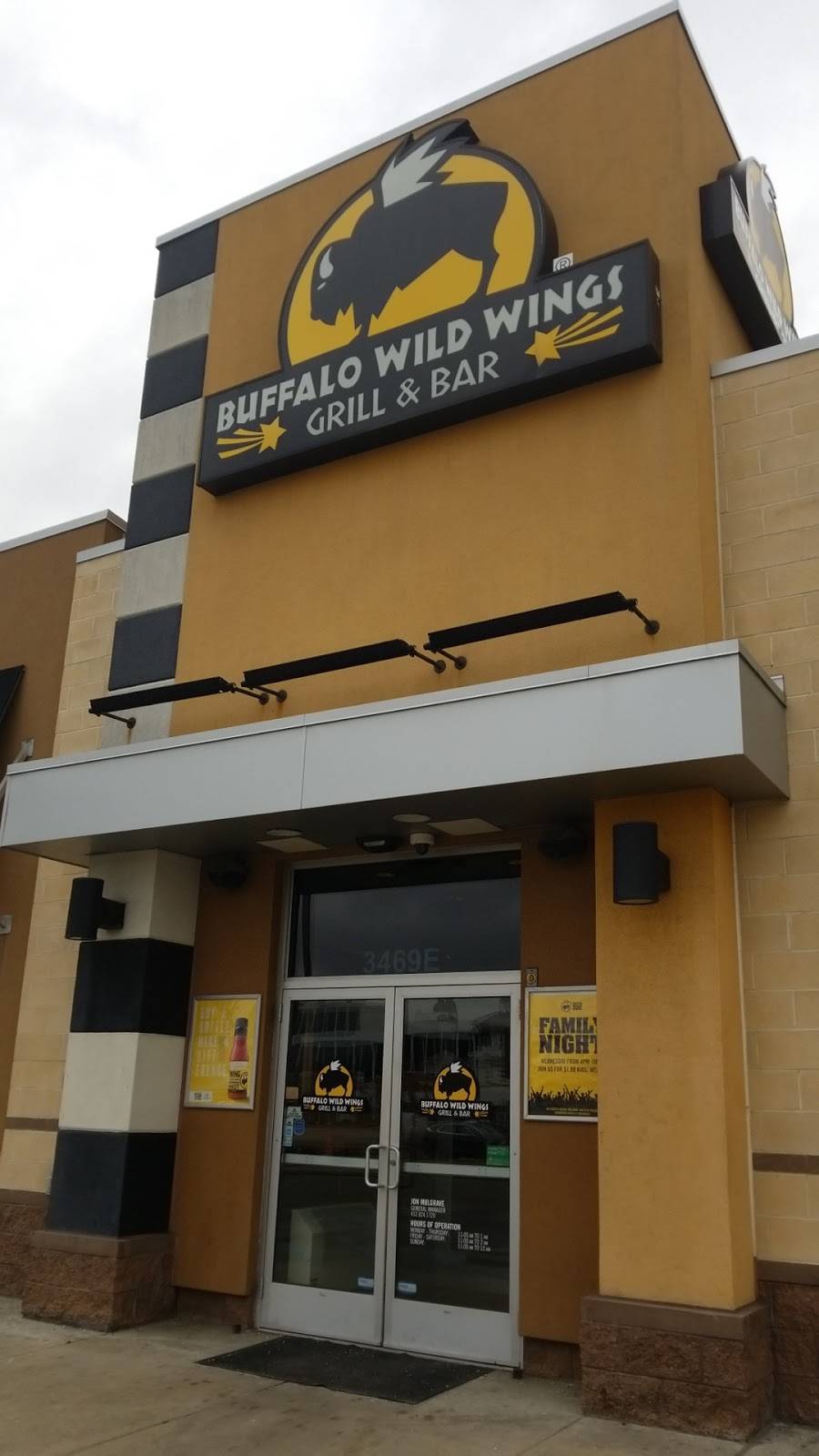 Buffalo Wild Wings | meal takeaway | 3469 William Penn Hwy, Pittsburgh, PA 15235, USA | 4128241720 OR +1 412-824-1720