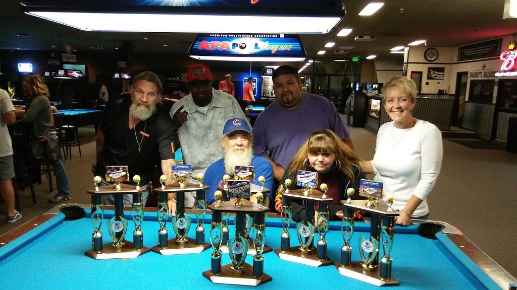 Sharkys Bar & Grill | restaurant | 2902 E Kimberly Rd, Davenport, IA 52807, USA | 5633597225 OR +1 563-359-7225