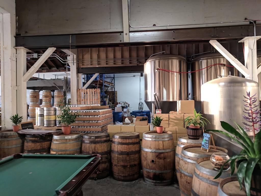 Ale Industries | restaurant | 3096 E 10th St, Oakland, CA 94601, USA | 5104793185 OR +1 510-479-3185