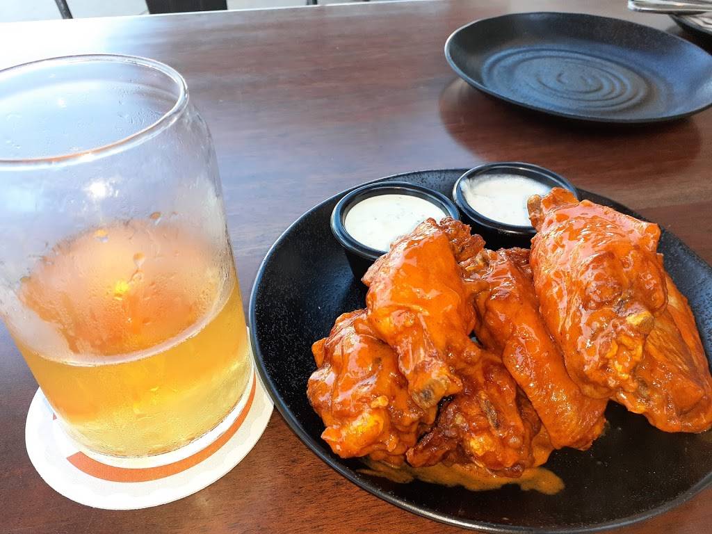 Corner Tap Beer Bar and Eatery | restaurant | 1905 Cliff Dr Suite F, Santa Barbara, CA 93109, USA | 8056902739 OR +1 805-690-2739