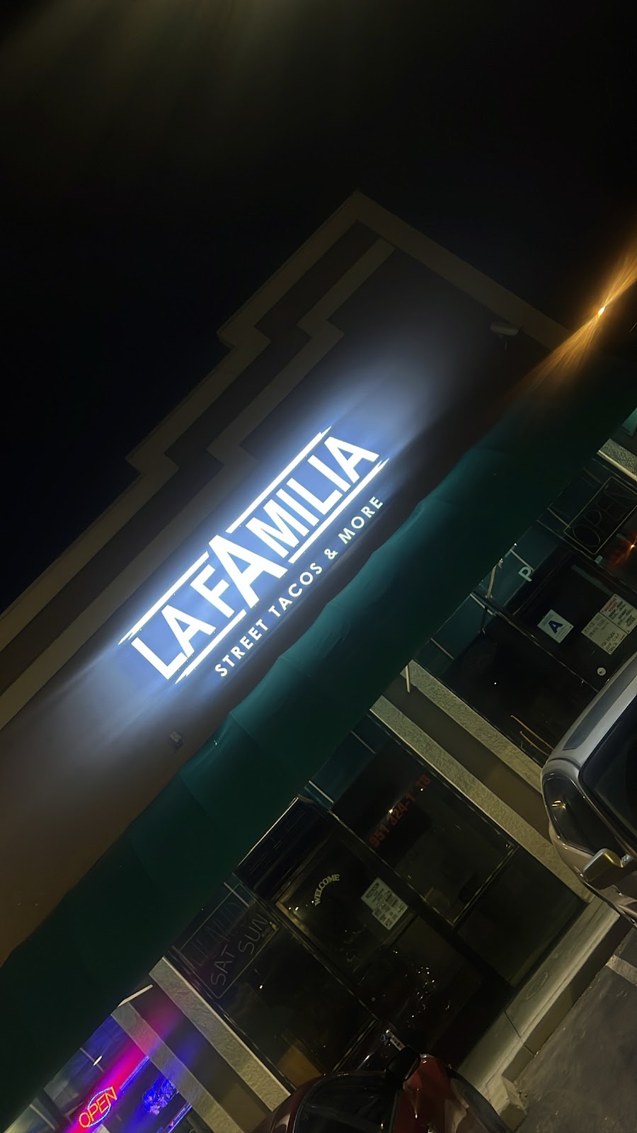 La Familia Street Tacos & More | restaurant | 10750 Magnolia Ave suite p, Riverside, CA 92505, USA | 9515888588 OR +1 951-588-8588