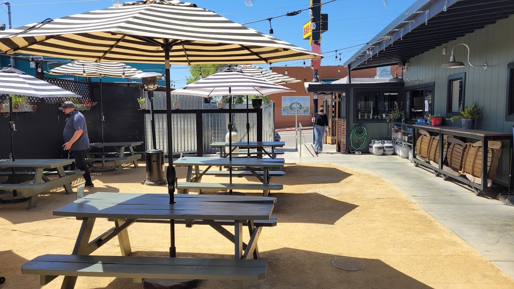 Ghost Town Brewing | restaurant | 3506 MacArthur Blvd, Oakland, CA 94619, USA | 5102276009 OR +1 510-227-6009