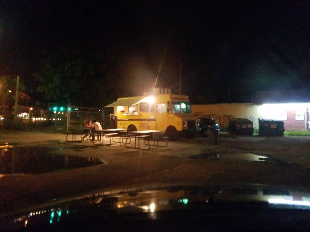 Between The Bunz | meal takeaway | 15700 SW 288th St, Homestead, FL 33033, USA | 3058146412 OR +1 305-814-6412