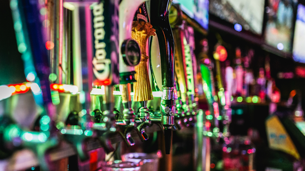 The Slam Dunk Sports Bar - Karaoke Wed @ 9pm - Billiards - Cockt | night club | 14226 Whittier Blvd, Whittier, CA 90605, USA | 5626988474 OR +1 562-698-8474