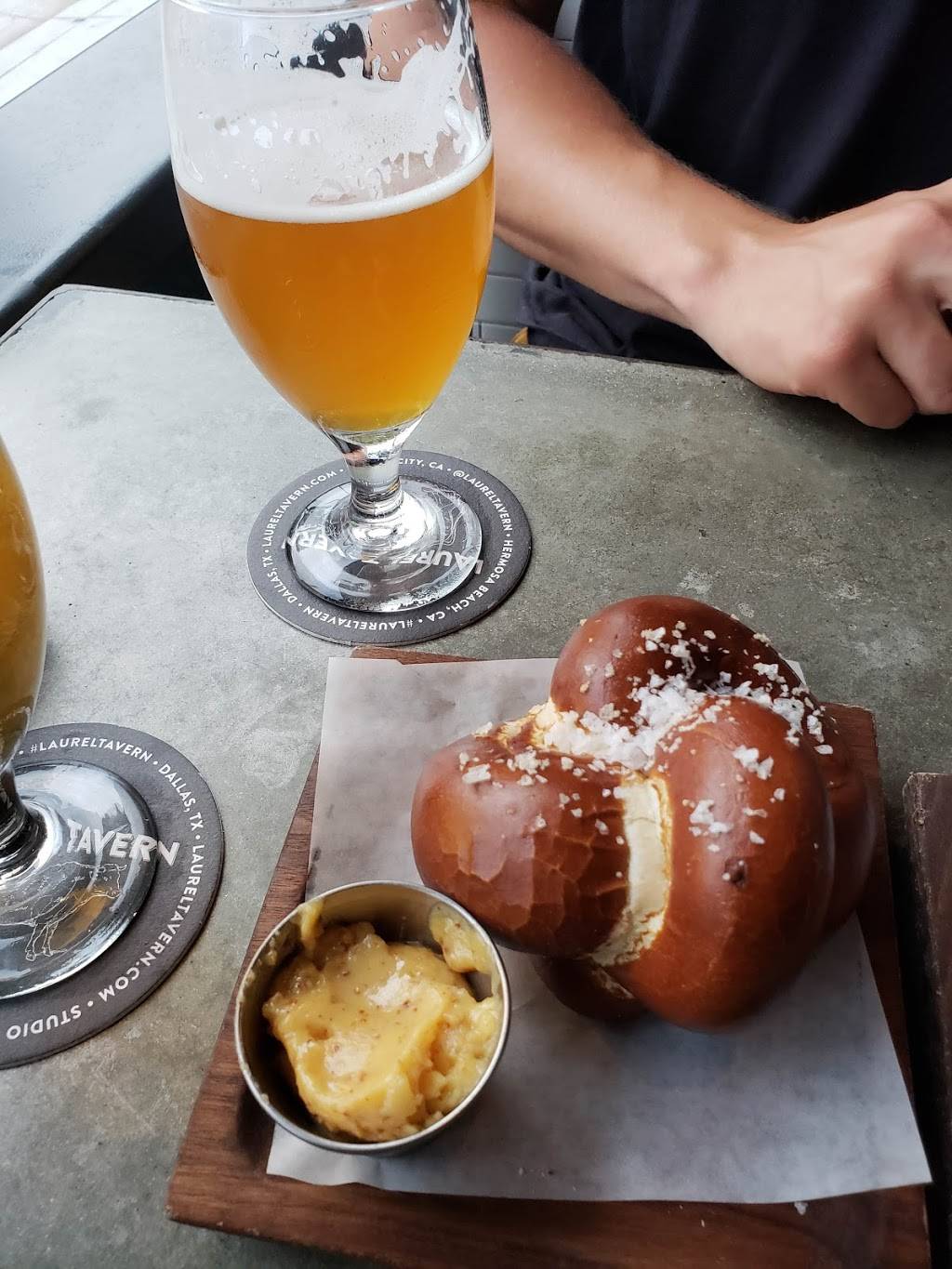 Laurel Tavern Hermosa Beach | restaurant | 1220 Hermosa Ave, Hermosa Beach, CA 90254, USA | 4242759694 OR +1 424-275-9694