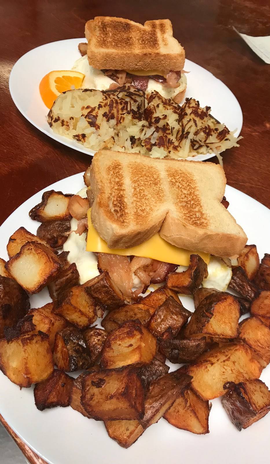 Red Apple Cafe | restaurant | 3001 N Oakwood Ave, Muncie, IN 47304, USA | 7656097606 OR +1 765-609-7606