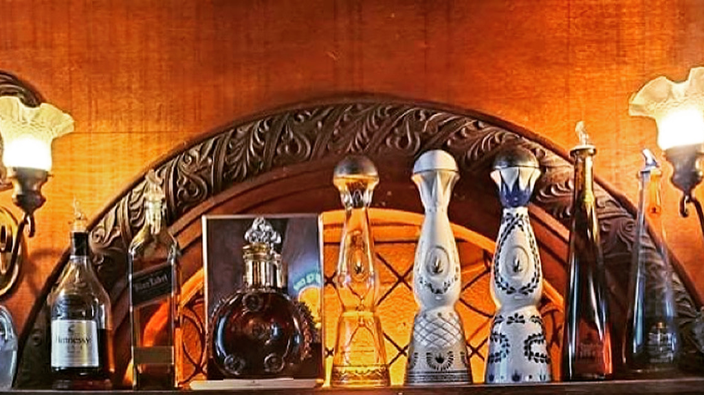 Brass Rail Bar & Grill | restaurant | 3188 Redwood Dr, Redway, CA 95560, USA | 7079233188 OR +1 707-923-3188