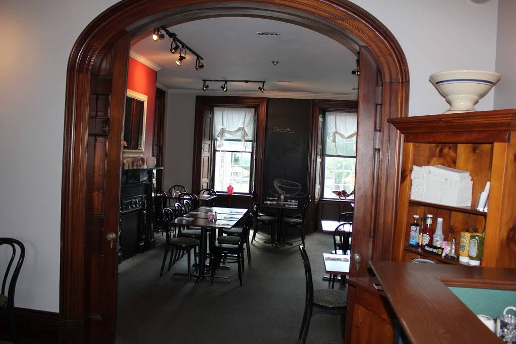 Brockberry Food 2 Go & Suites | cafe | 64 King St E, Brockville, ON K6V 1B3, Canada | 6134982829 OR +1 613-498-2829