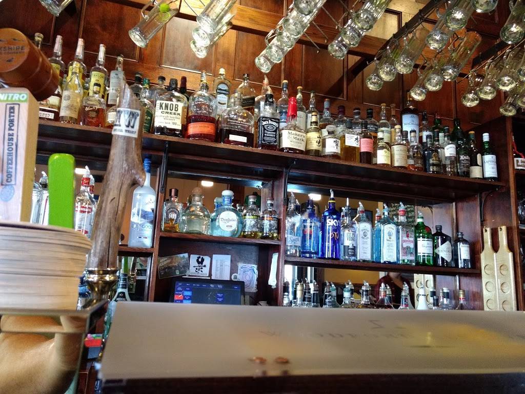 Woodmans Bar & Grill | restaurant | 31 Main St, Orono, ME 04473, USA | 2078664040 OR +1 207-866-4040