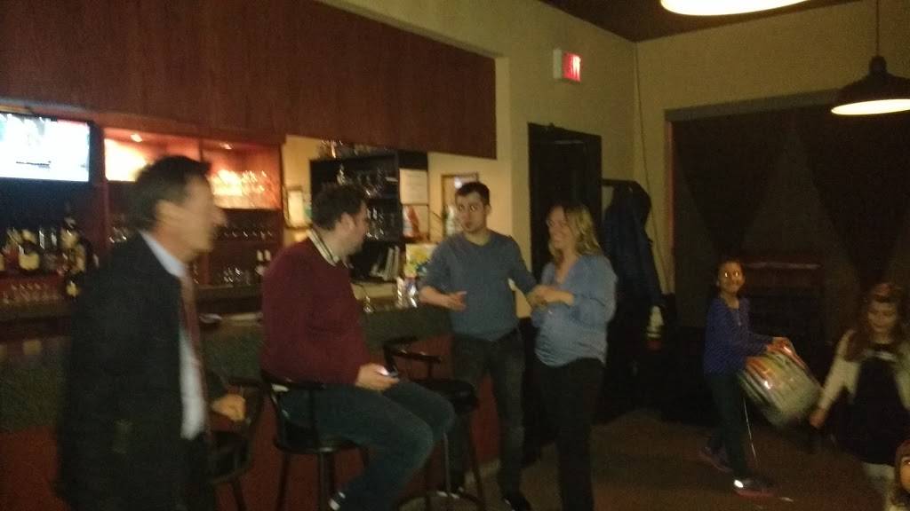 Ninas Bar & Grill | restaurant | 879 Westport Crescent, Mississauga, ON L5T 1E7, Canada | 9056708217 OR +1 905-670-8217