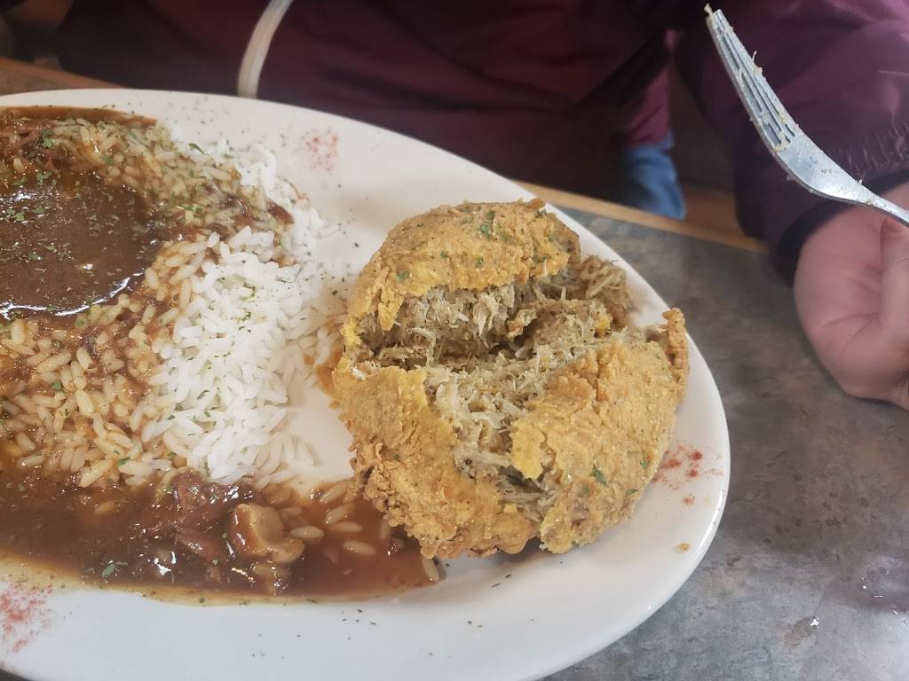 Charlies Restaurant-Catering | restaurant | 6129 E St Bernard Hwy, Violet, LA 70092, USA | 5046829057 OR +1 504-682-9057