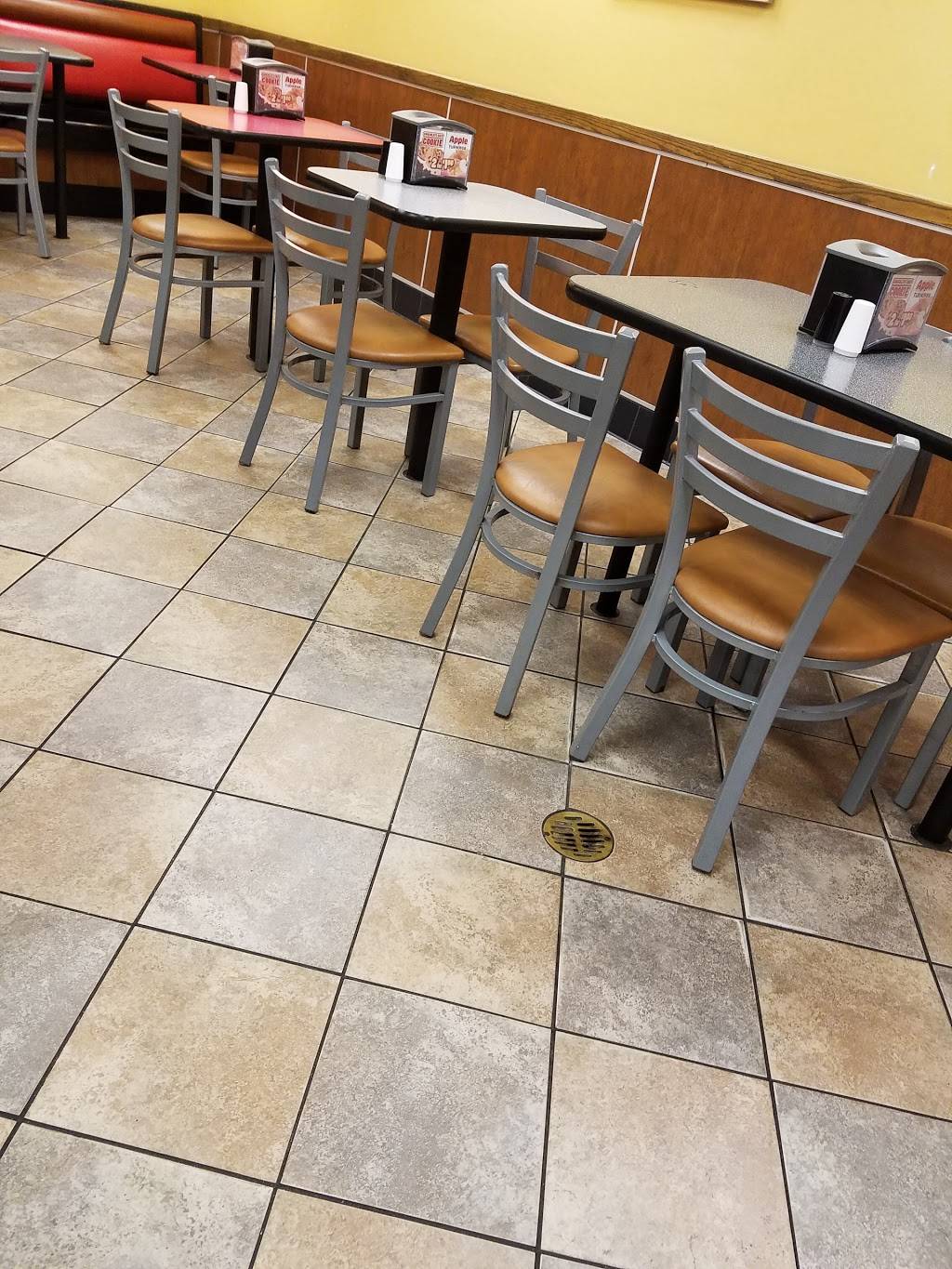 Hardees | restaurant | 2609 W US Hwy 90, Lake City, FL 32055, USA | 3867554672 OR +1 386-755-4672