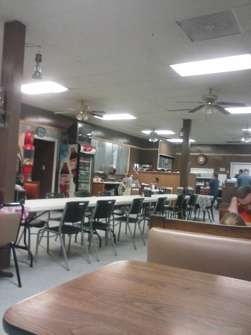 Usrys Diner | restaurant | 28 E Main St, Gibson, GA 30810, USA | 7065983644 OR +1 706-598-3644