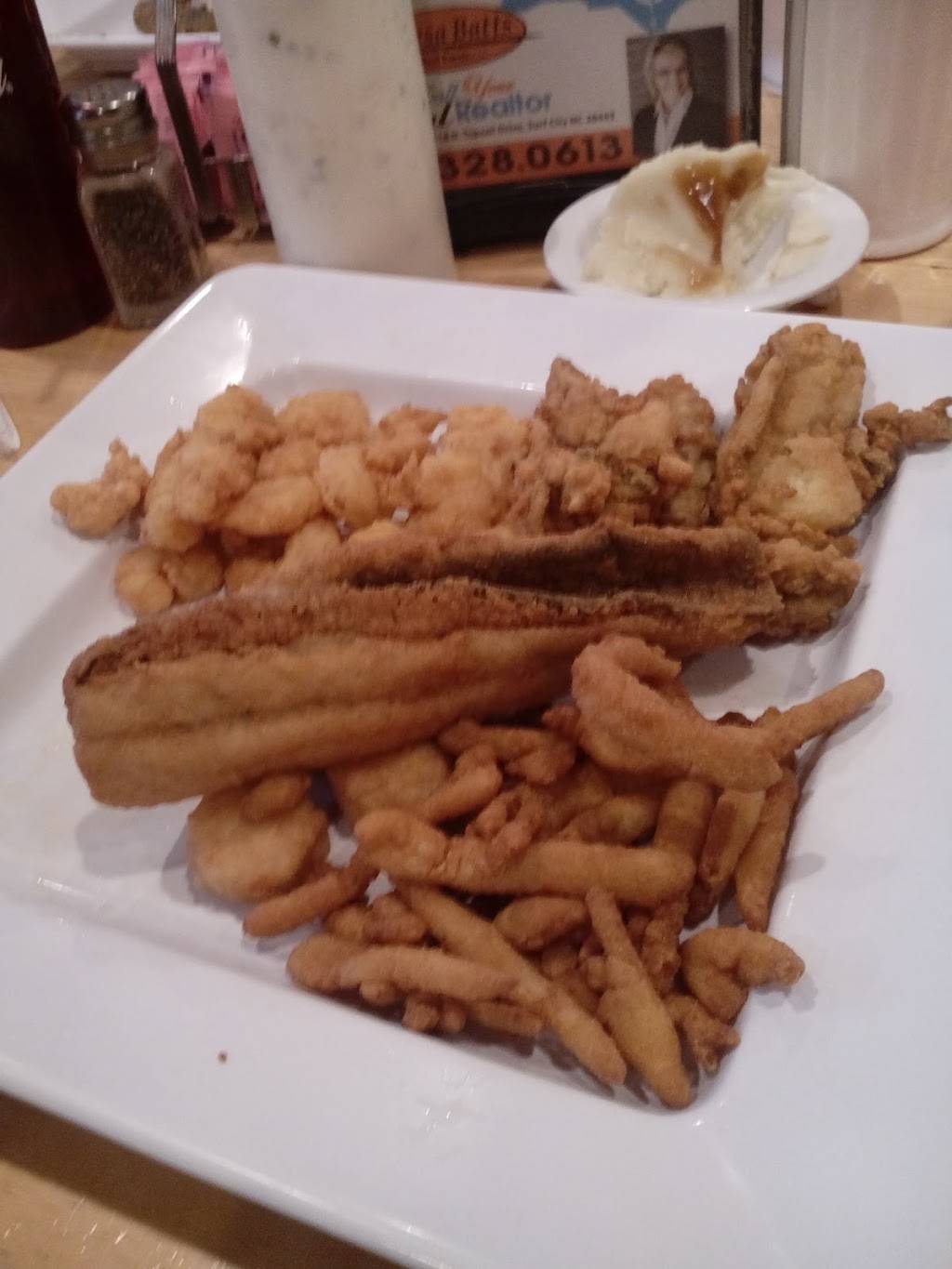 Batsons Galley | restaurant | 14260 NC-50, Surf City, NC 28445, USA | 9103284426 OR +1 910-328-4426