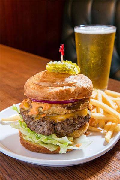 On Tap Sports Cafe | Inverness/280 | restaurant | 810 Inverness Cors, Birmingham, AL 35242, USA | 2054371999 OR +1 205-437-1999