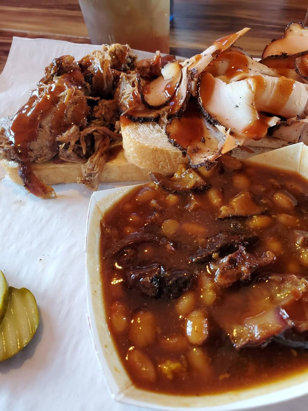 Smokeys On The Boulevard BBQ | restaurant | 8669 W 135th St, Overland Park, KS 66223, USA | 9138977427 OR +1 913-897-7427