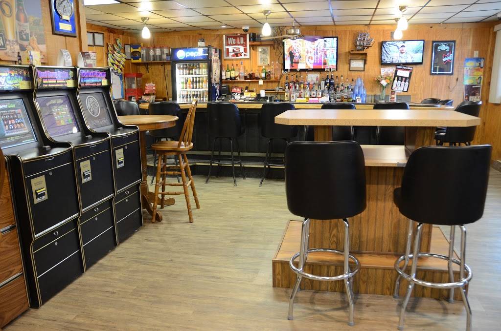 Sipps Bar -N- Grill | restaurant | 507 Madison Ave, Cascade, WI 53011, USA | 9205236001 OR +1 920-523-6001