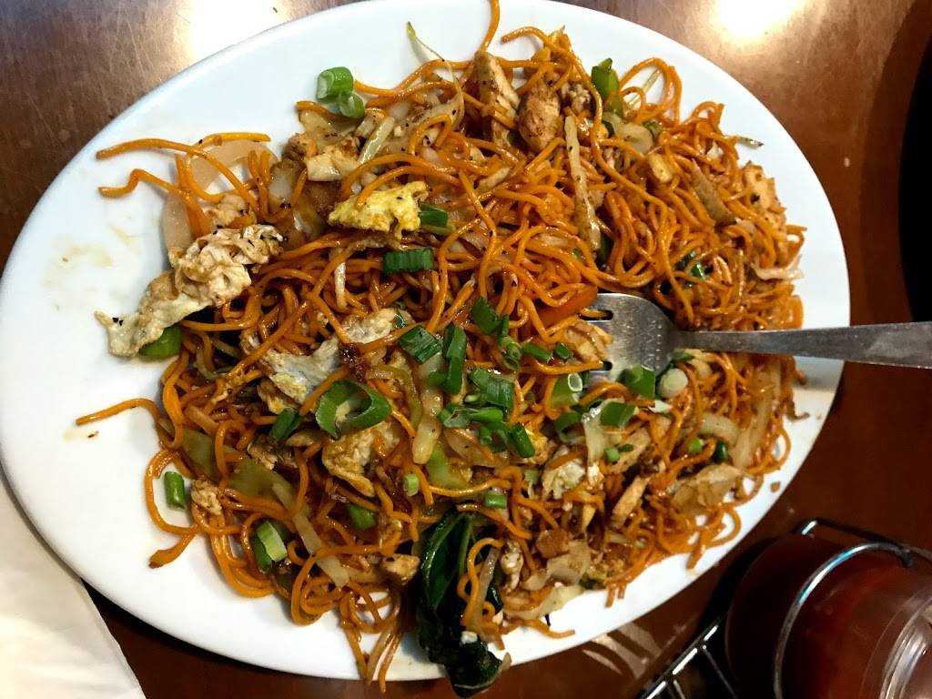 Everest Hakka House | restaurant | 2356 Lake Shore Blvd W, Etobicoke, ON M8V 1B6, Canada | 4166401015 OR +1 416-640-1015