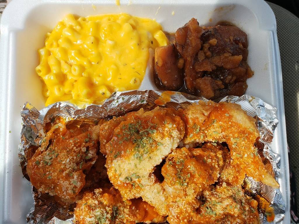 Ts Place | restaurant | 20005 Harvard Ave, Warrensville Heights, OH 44122, USA | 2168600411 OR +1 216-860-0411